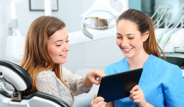 Adäquate Zahnbehandlung bei Kieferknacken.